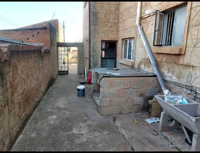 4 BEDROOM HOUSE FOR SALE IN LENASIA SOUTH